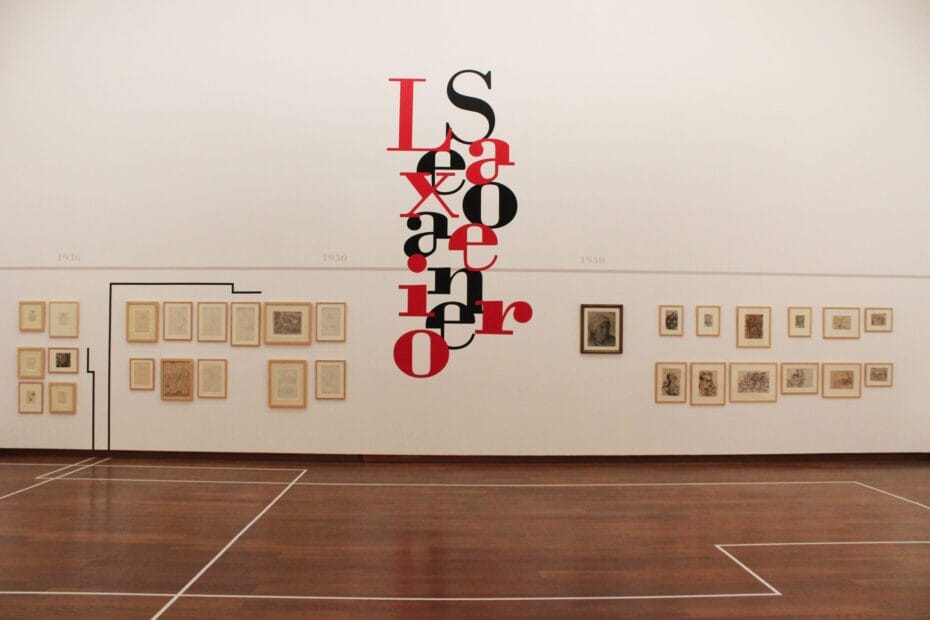 Montaje espacio expositivo de la Fundación Luis Seoane.