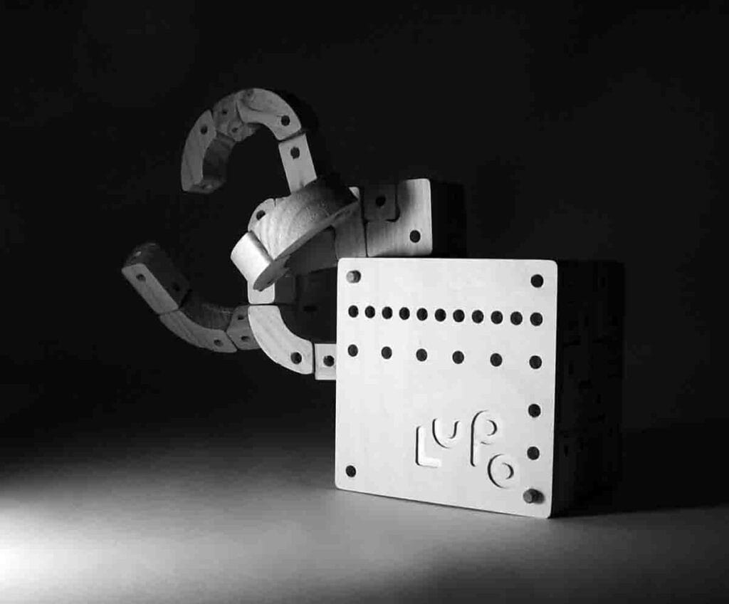 Módulos de madera de Sistema Lupo basados en los diseños de Chillida.