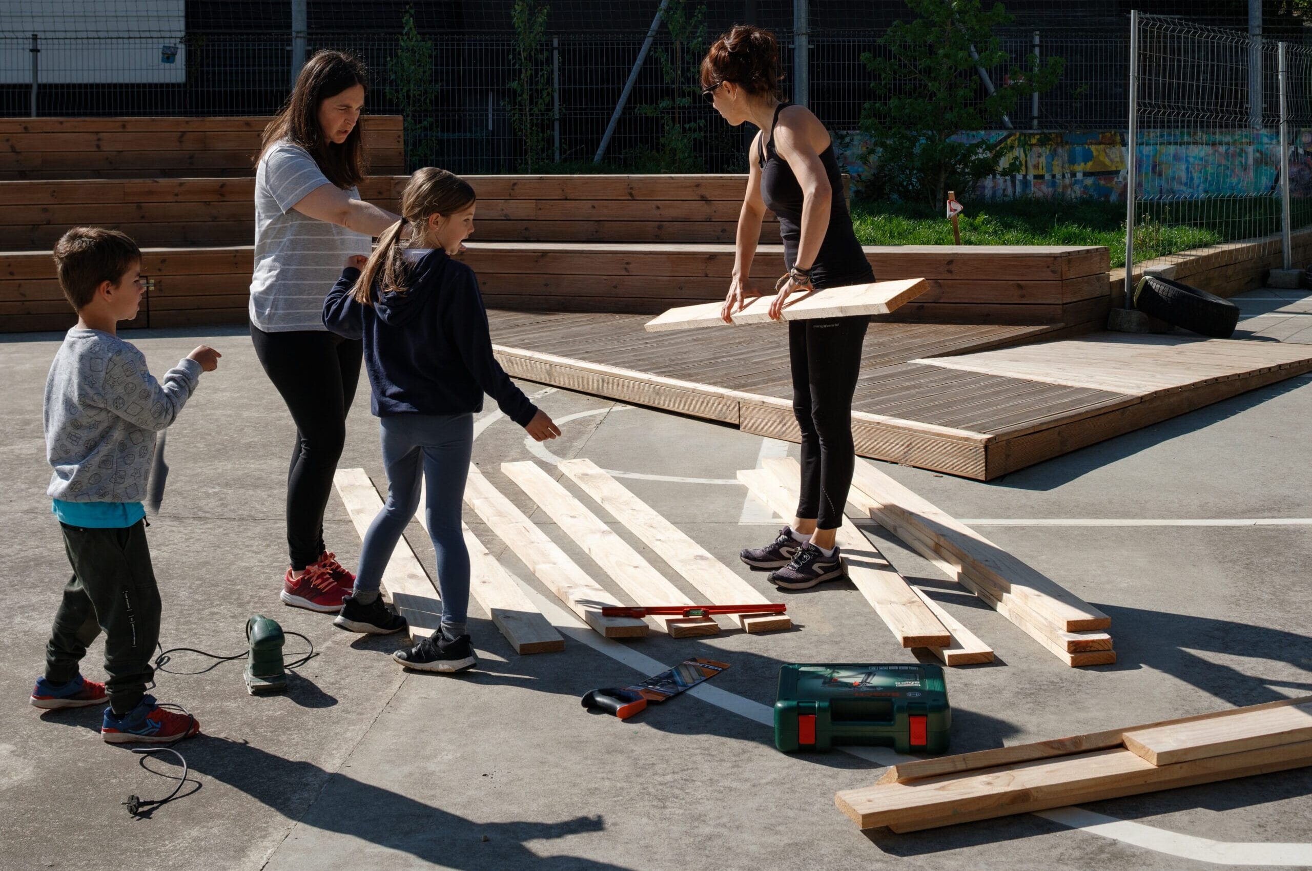 Taller de madera con familias.